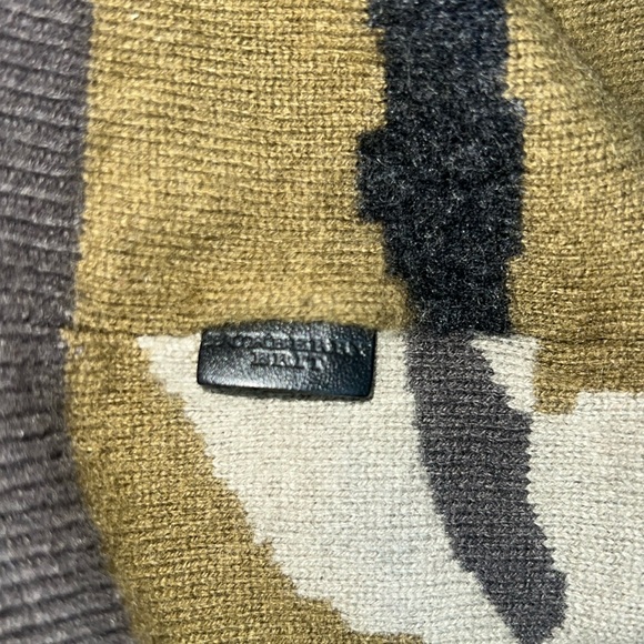 {Burberry 100% Cashmere Camouflage V-Neck Sweater Small Luxury Green Black} - Picture 10 of 16